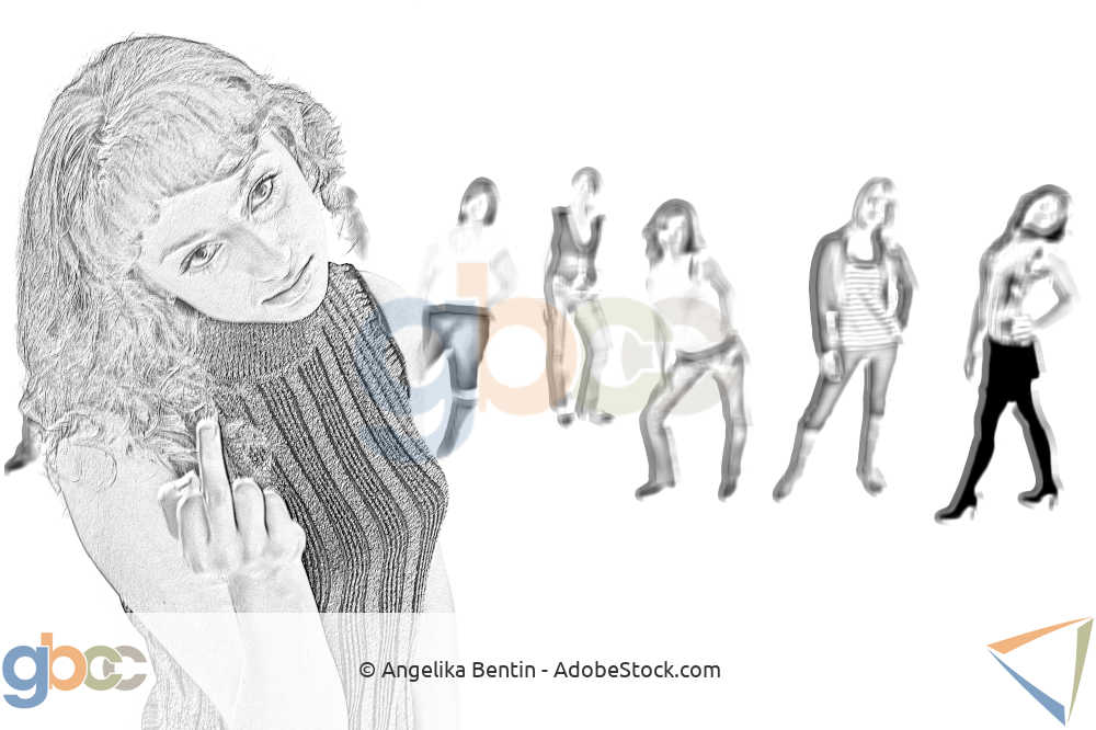 Mädchen zeigt Stinkefinger