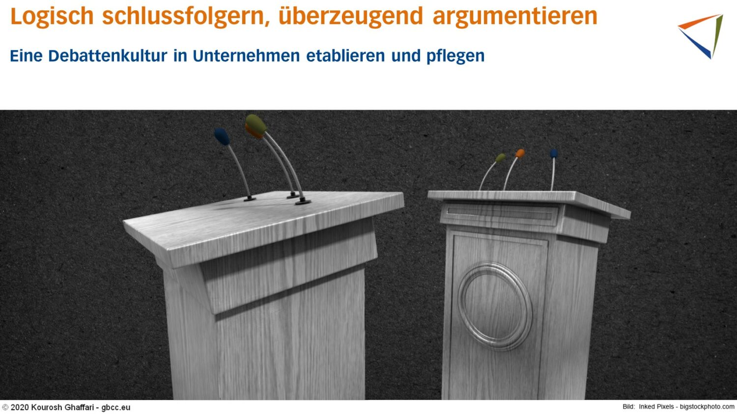 Zwei Rednerpulte stehen einander gegenüber